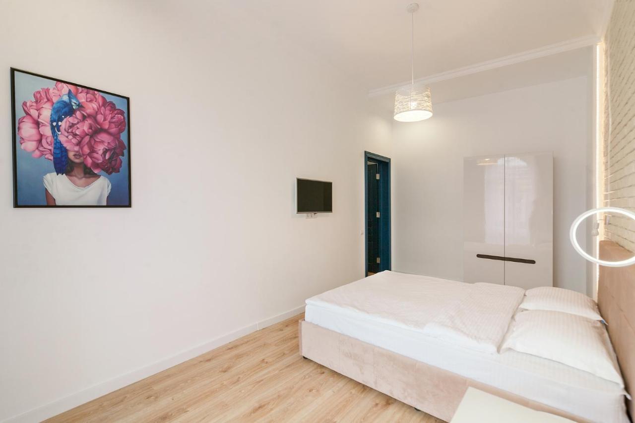 Leogrand Three Bedrooms Vip Apartments On Kniazia Romana 12 Lemberg Exterior foto