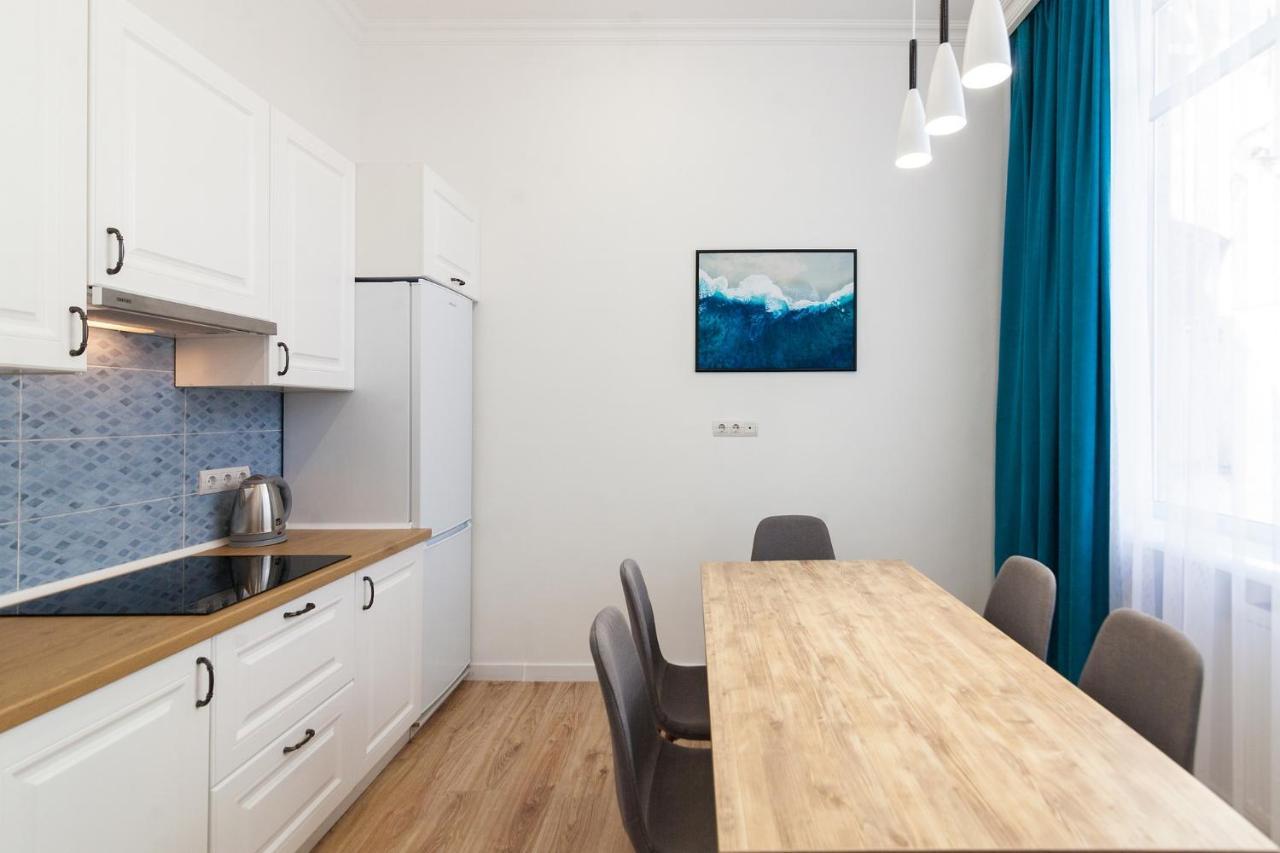 Leogrand Three Bedrooms Vip Apartments On Kniazia Romana 12 Lemberg Exterior foto
