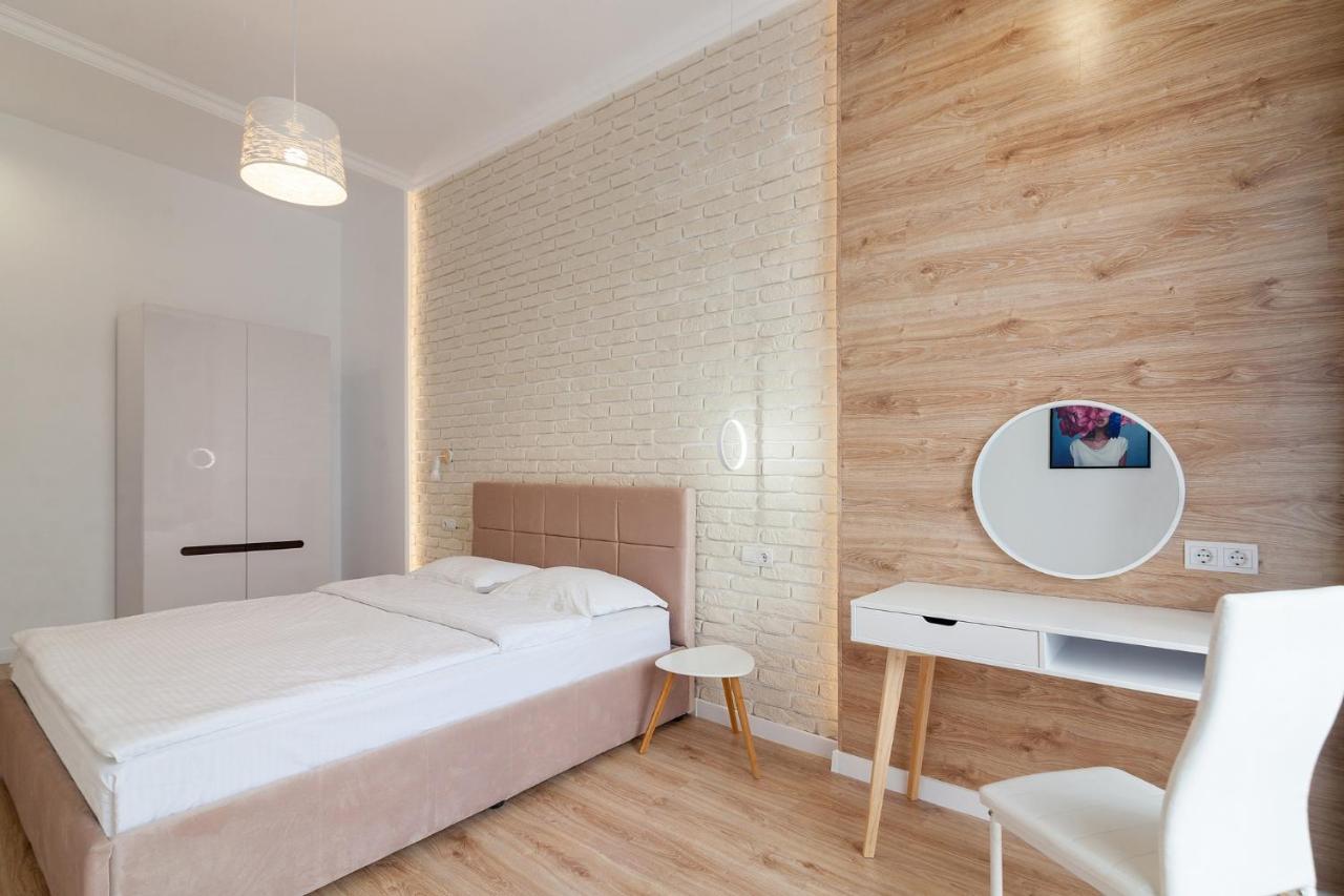 Leogrand Three Bedrooms Vip Apartments On Kniazia Romana 12 Lemberg Exterior foto