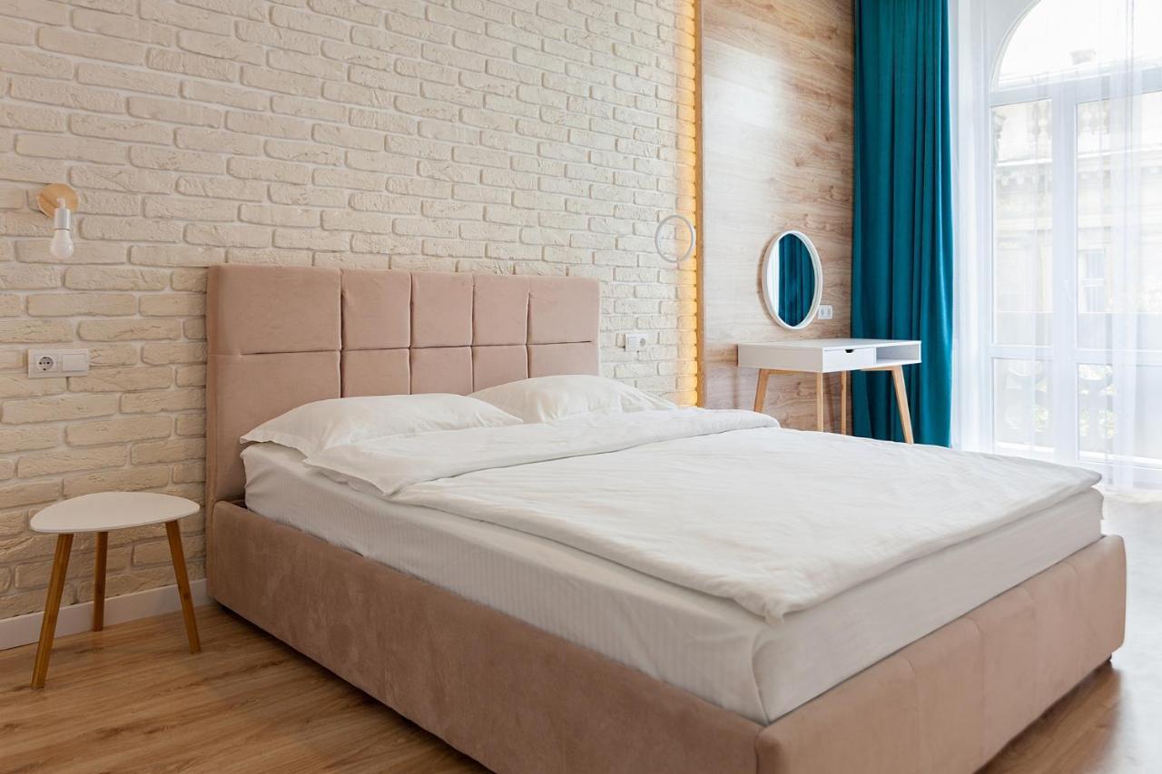 Leogrand Three Bedrooms Vip Apartments On Kniazia Romana 12 Lemberg Exterior foto