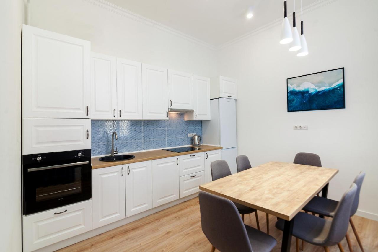 Leogrand Three Bedrooms Vip Apartments On Kniazia Romana 12 Lemberg Exterior foto