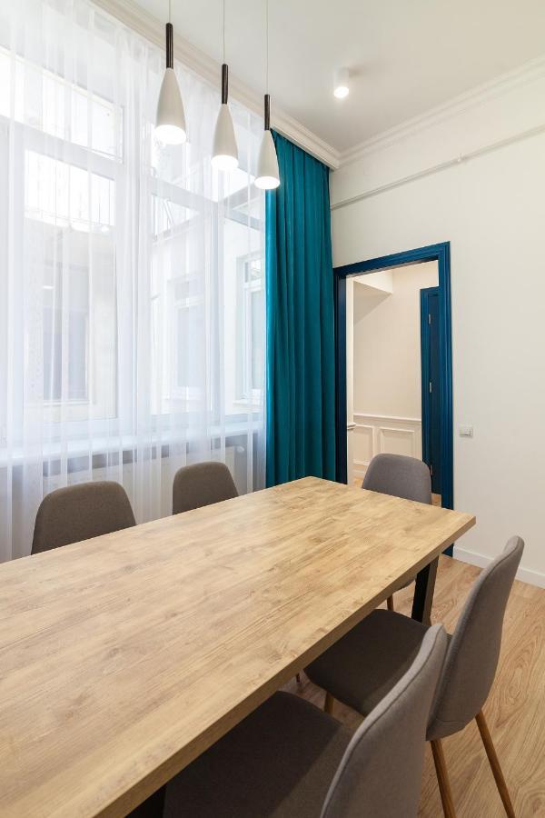 Leogrand Three Bedrooms Vip Apartments On Kniazia Romana 12 Lemberg Exterior foto
